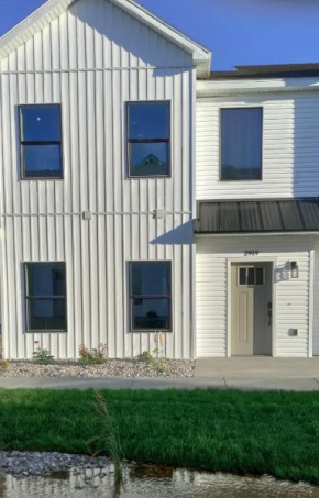 New furnished townhome - Near shopping - Self Check-in